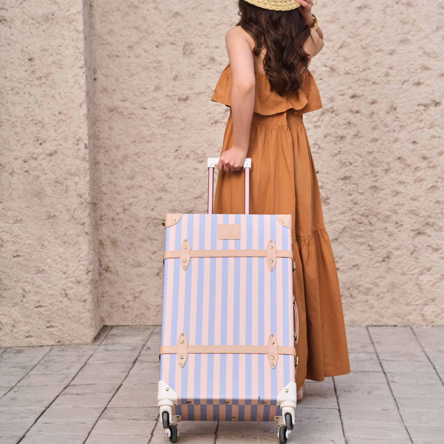 24"medium hard shell luggage with textile exterior finish detail