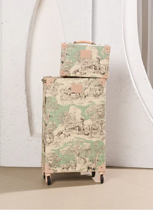 THE SAFARI CHRONICLE