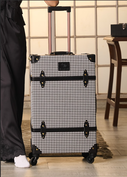 Black & White Check-in Medium