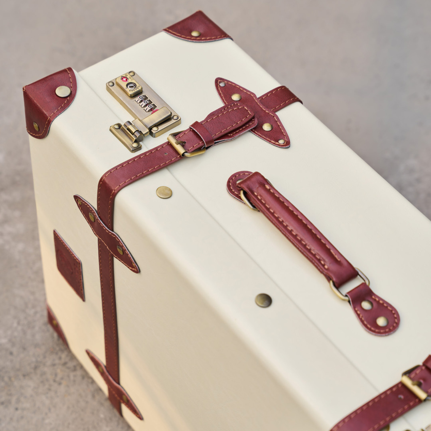 Cream Check-in Large