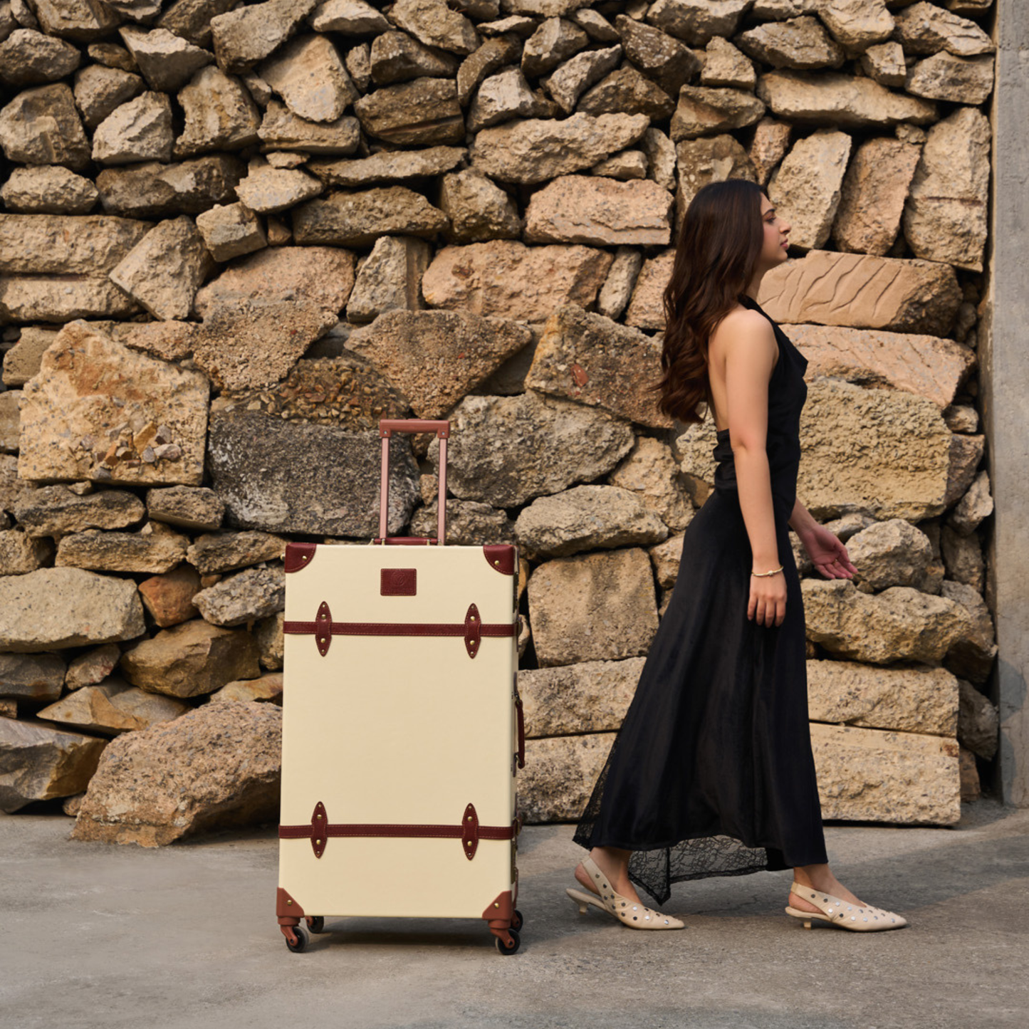 Cream Check-in Medium