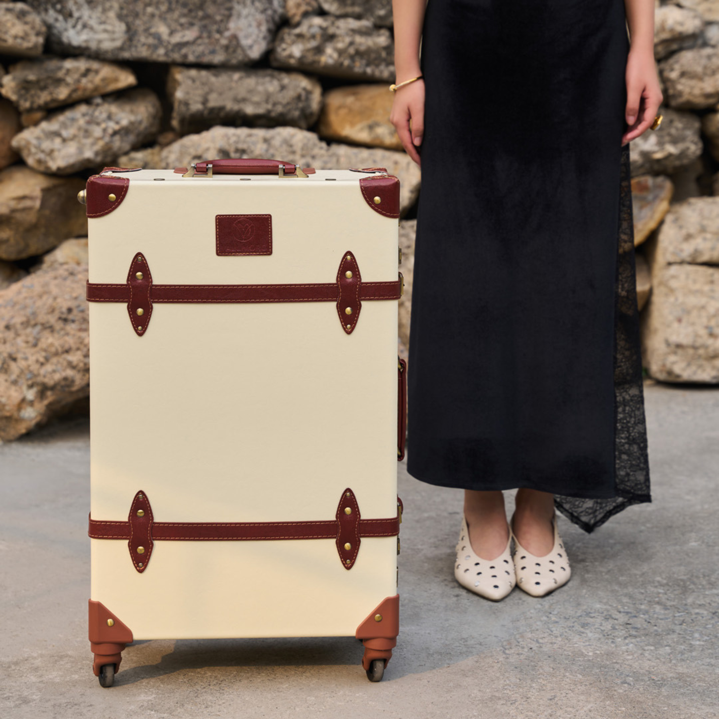 Cream Check-in Medium