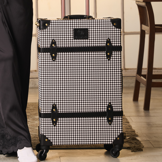 Black & White Check-in Medium