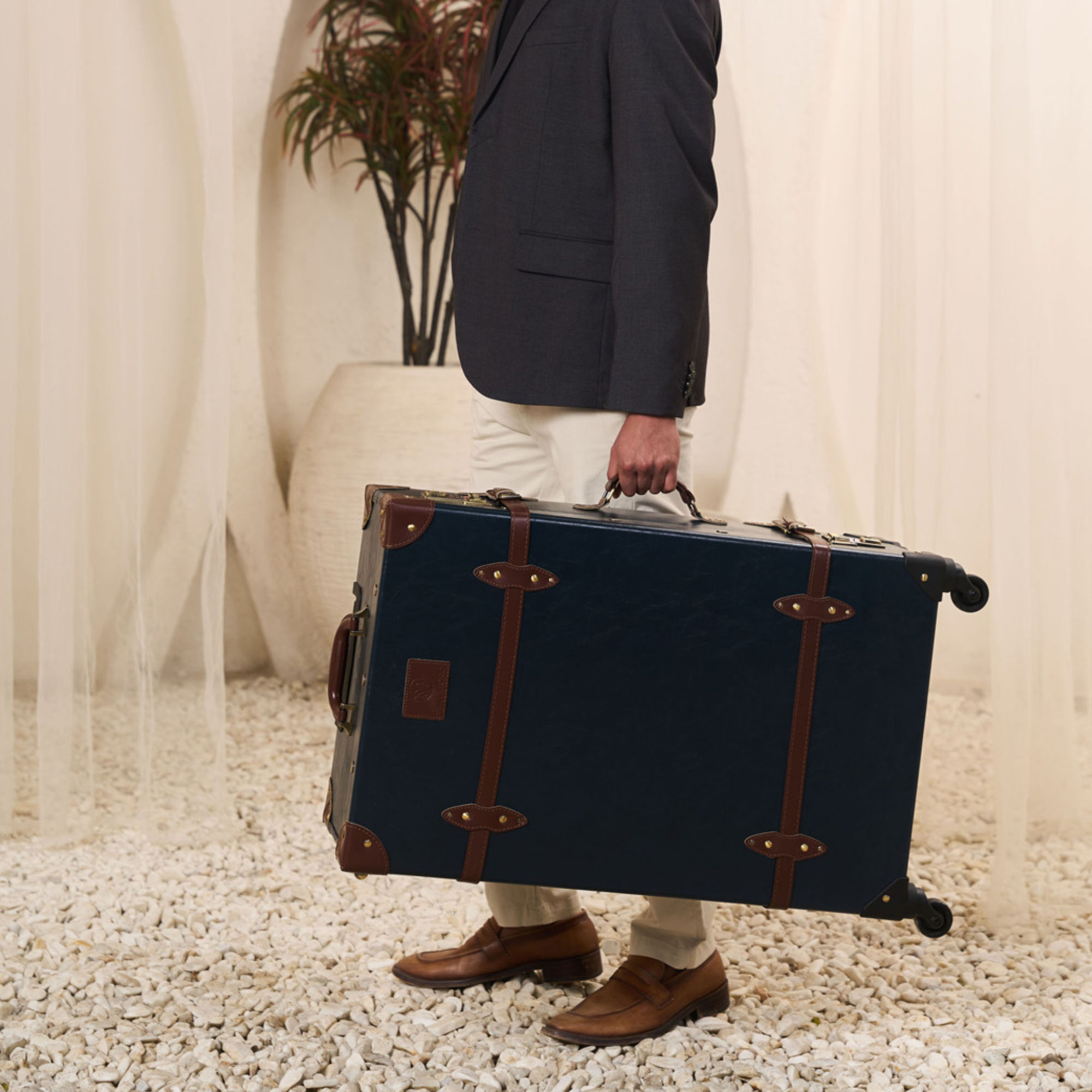 large 28 inch hard shell luggage trunk extended travel capacity design